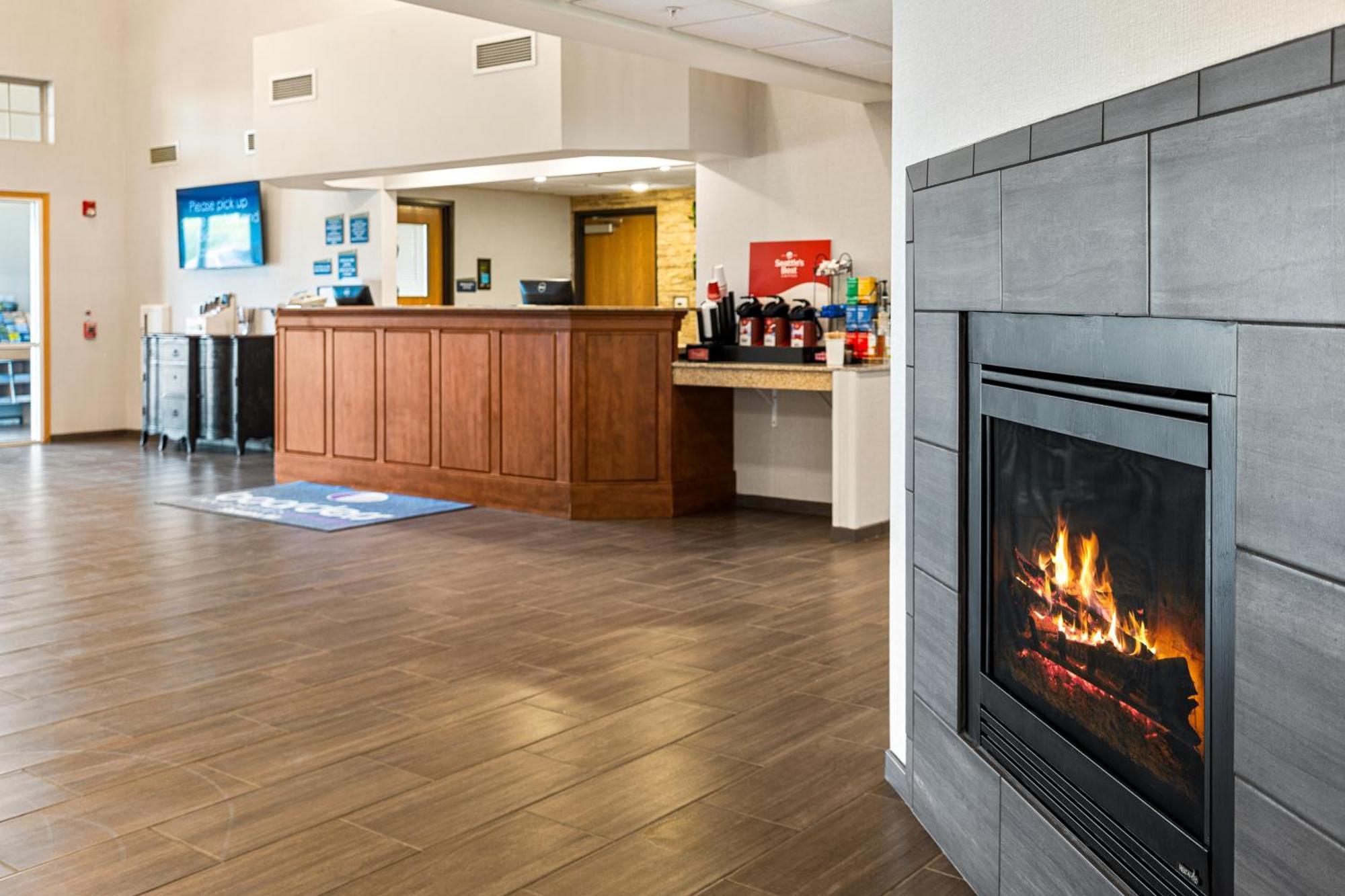 Boarders Inn & Suites By Cobblestone Hotels - Shawano Exteriör bild