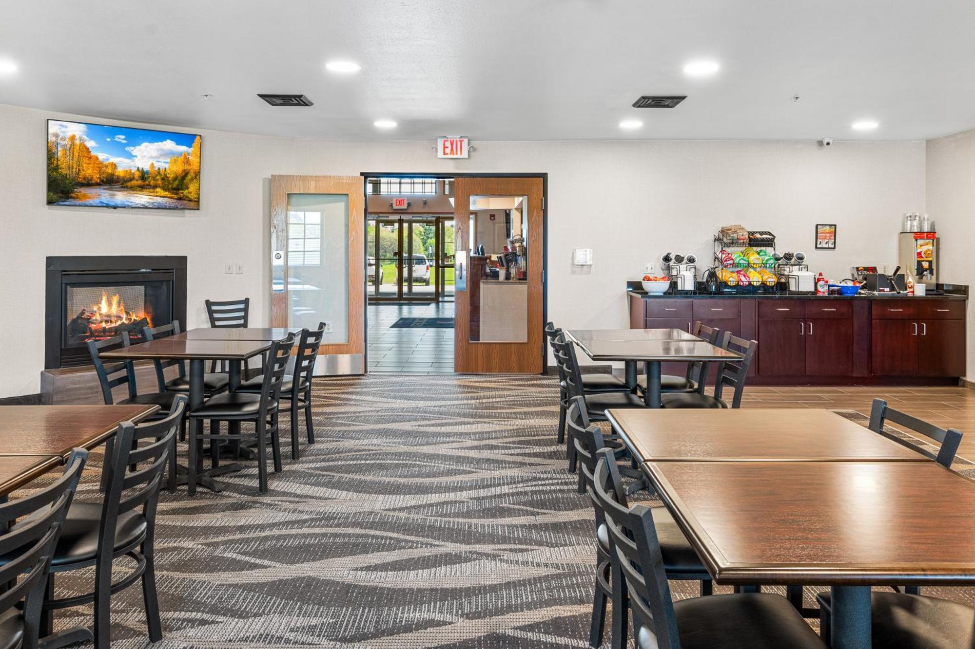 Boarders Inn & Suites By Cobblestone Hotels - Shawano Exteriör bild