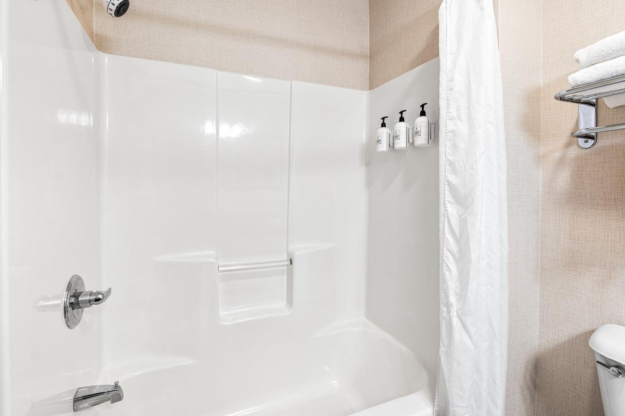 Boarders Inn & Suites By Cobblestone Hotels - Shawano Exteriör bild