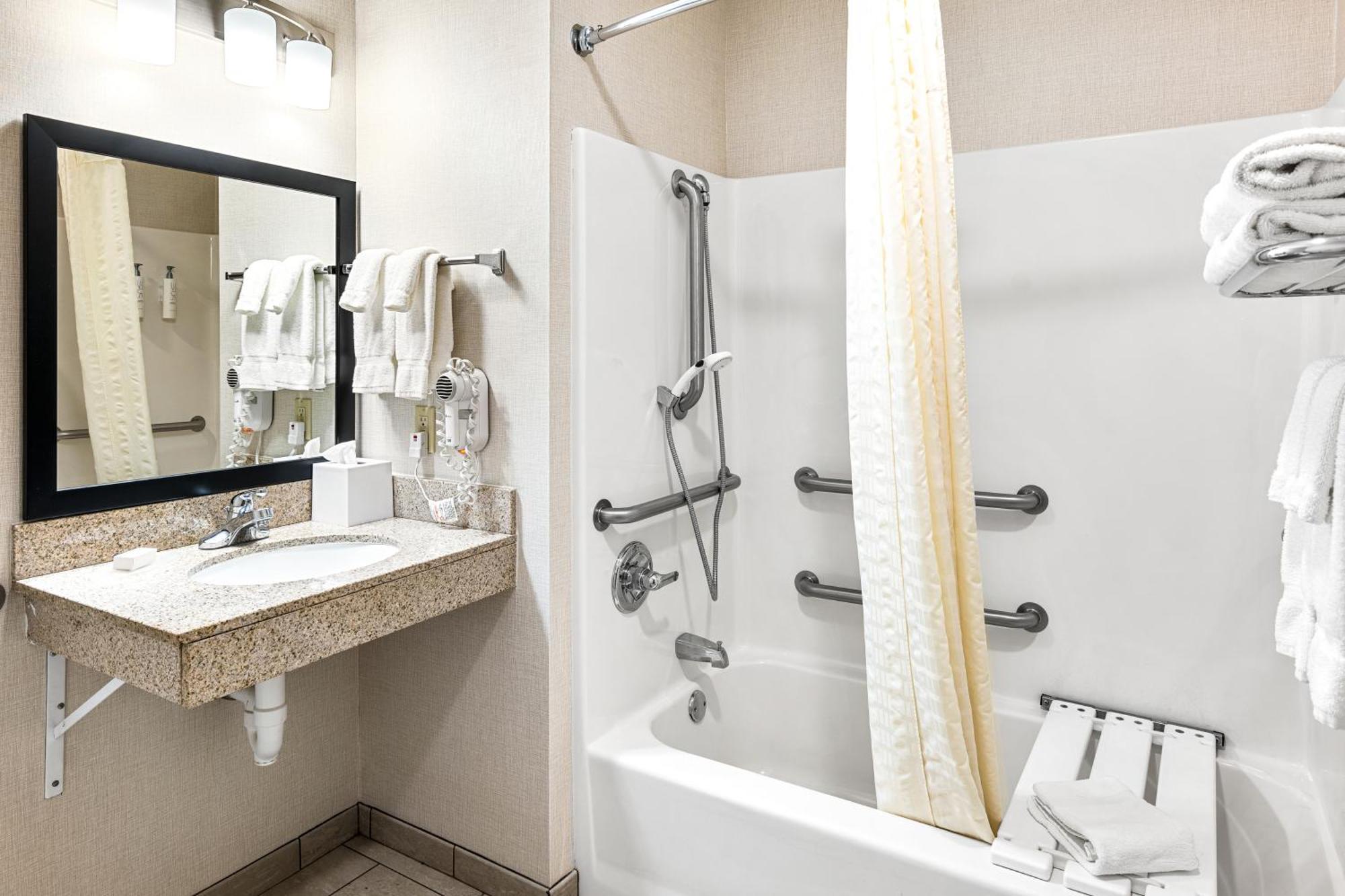 Boarders Inn & Suites By Cobblestone Hotels - Shawano Exteriör bild
