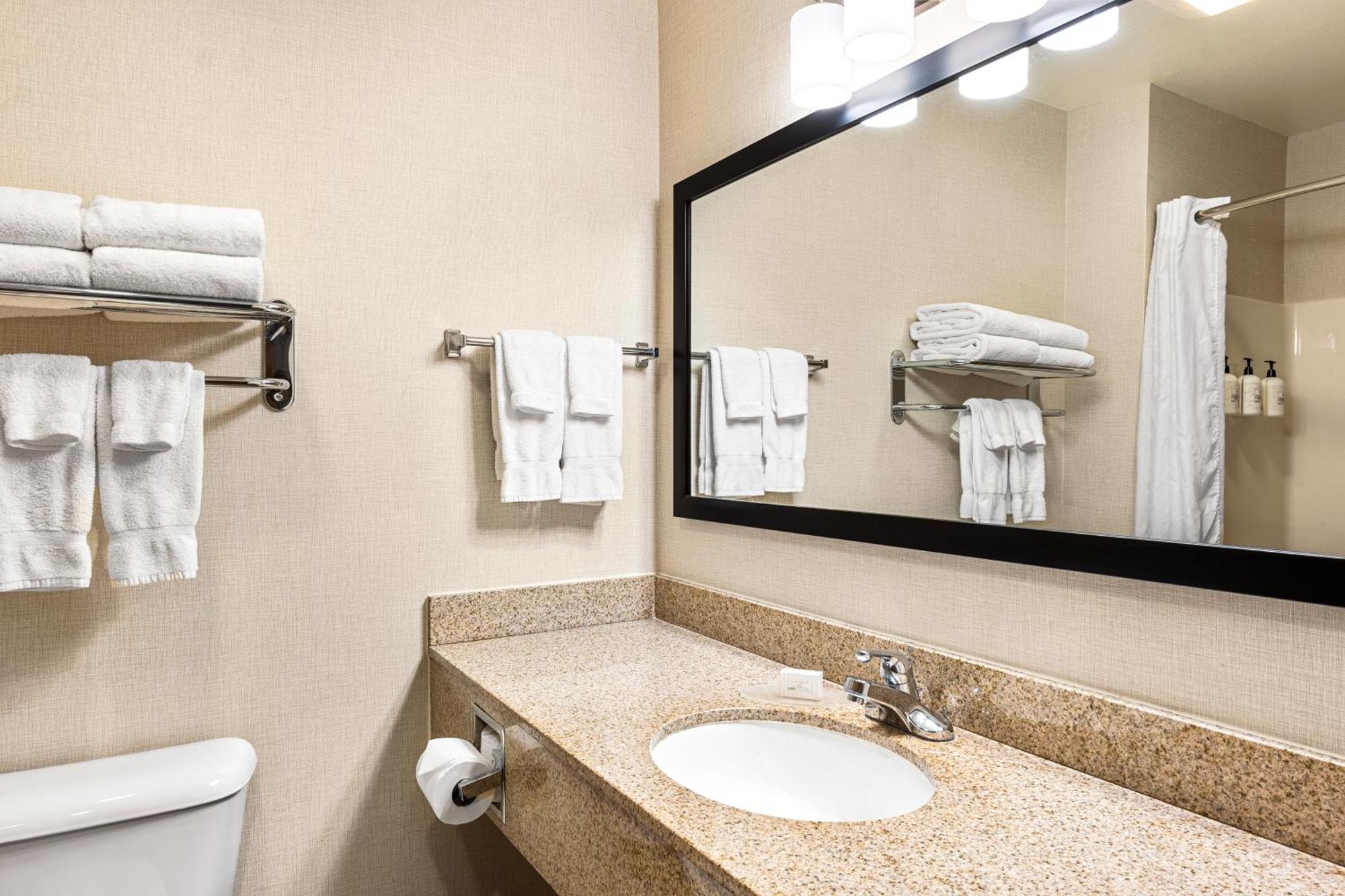 Boarders Inn & Suites By Cobblestone Hotels - Shawano Exteriör bild