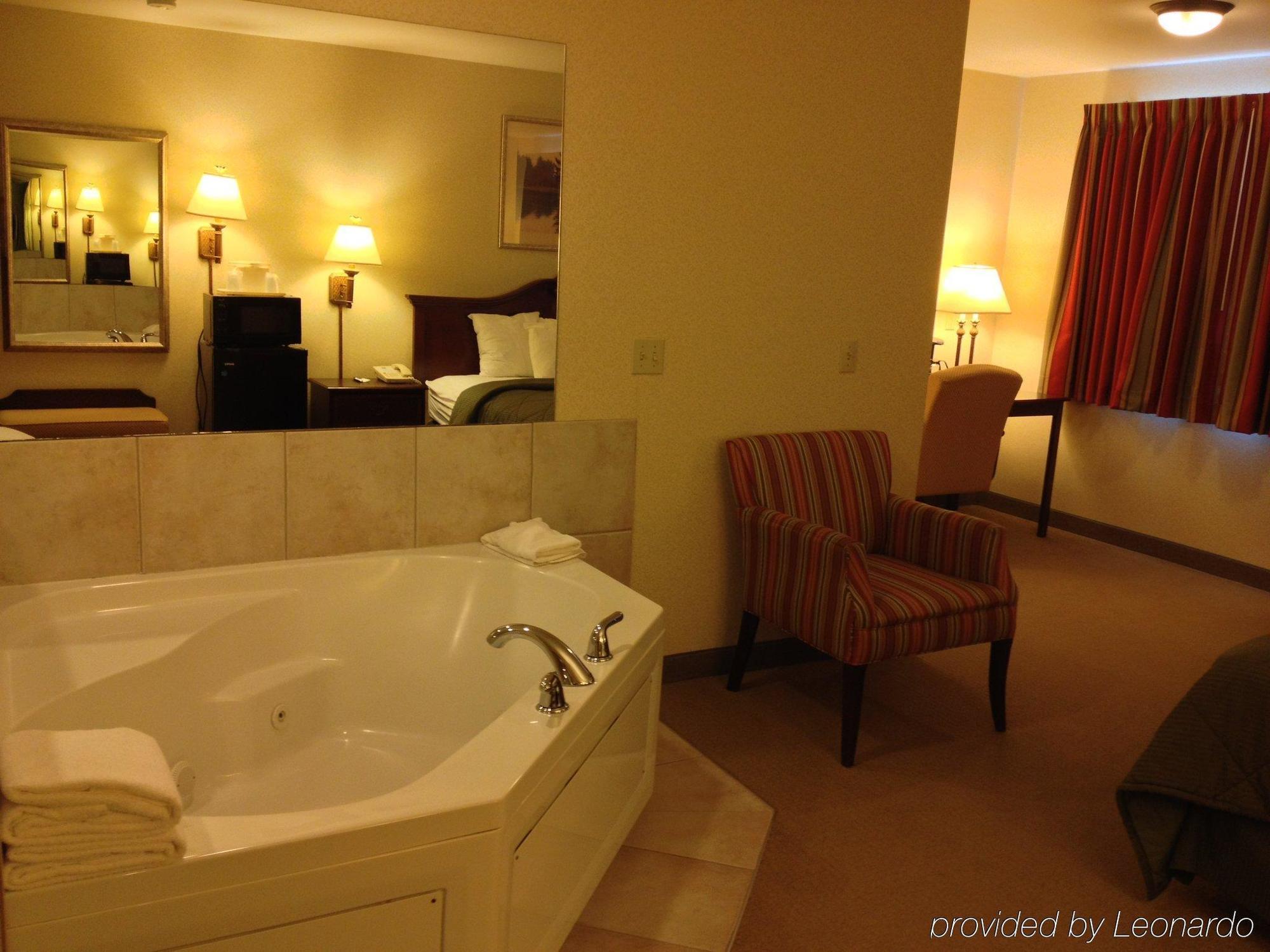 Boarders Inn & Suites By Cobblestone Hotels - Shawano Exteriör bild