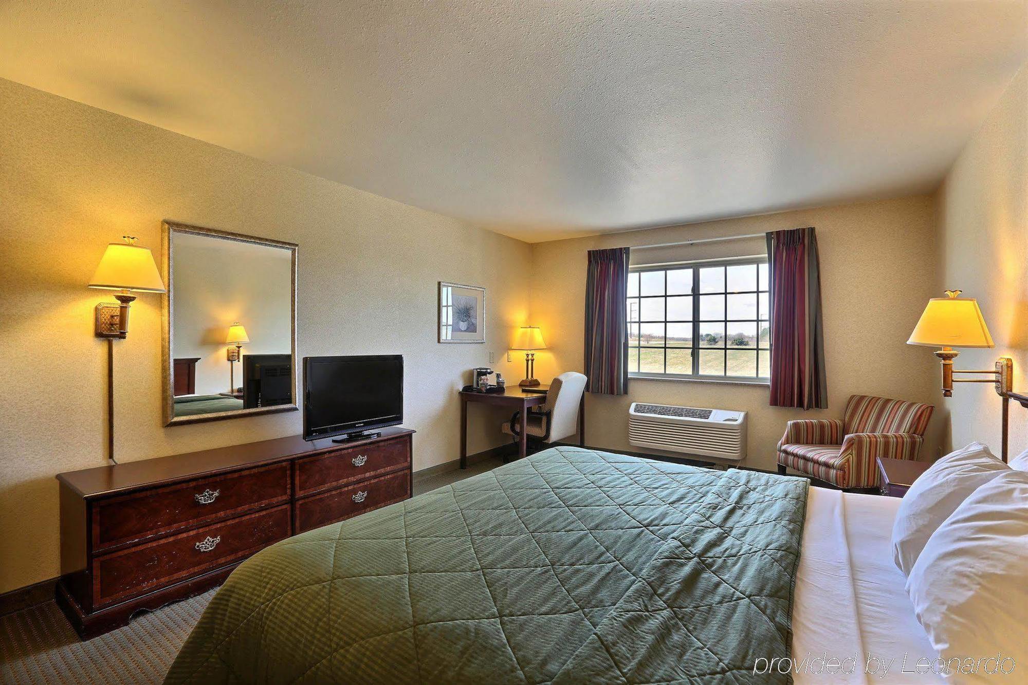 Boarders Inn & Suites By Cobblestone Hotels - Shawano Exteriör bild