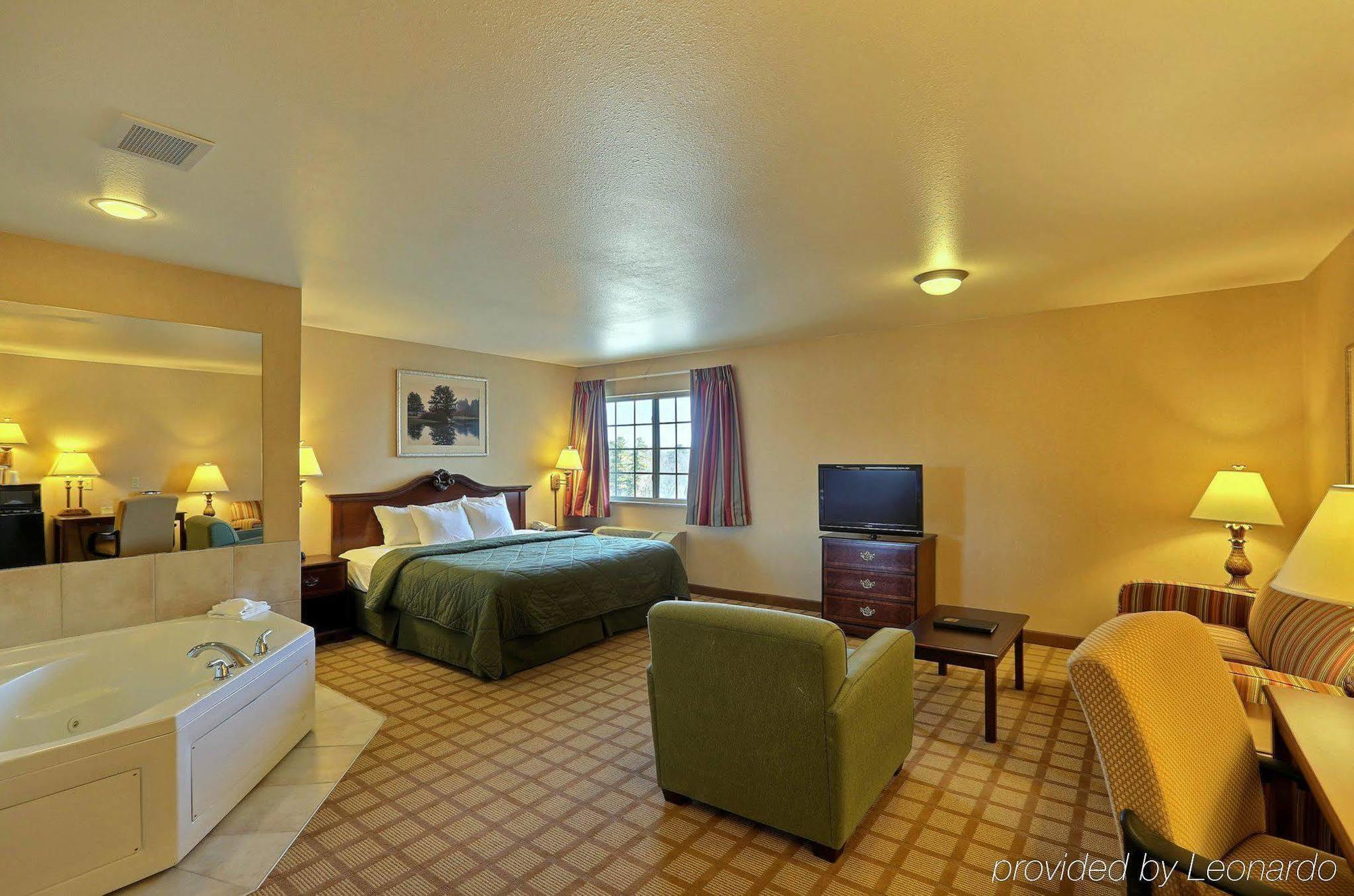 Boarders Inn & Suites By Cobblestone Hotels - Shawano Exteriör bild