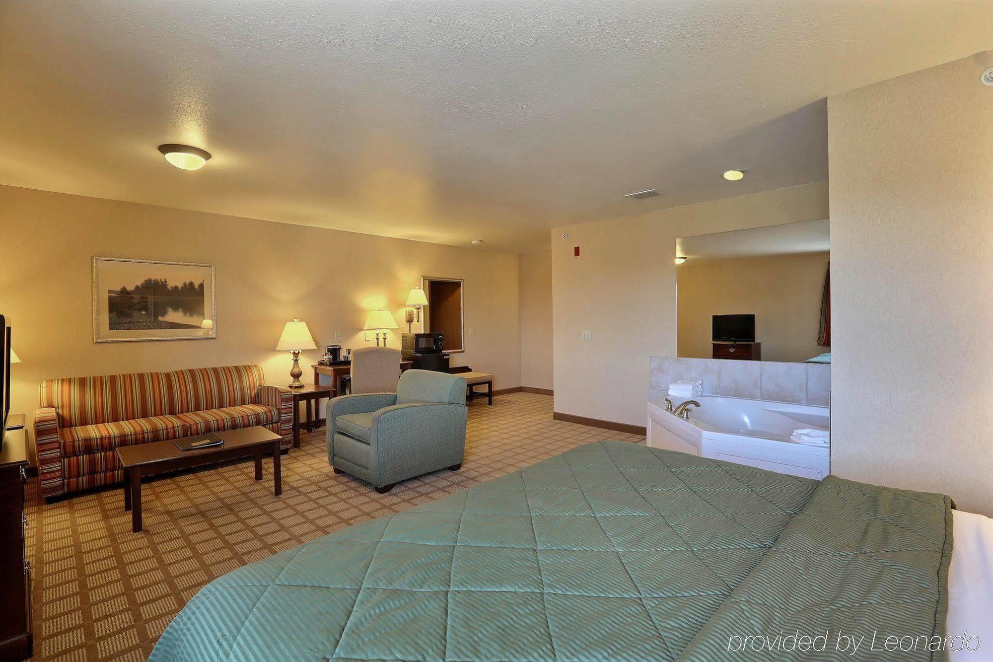 Boarders Inn & Suites By Cobblestone Hotels - Shawano Exteriör bild