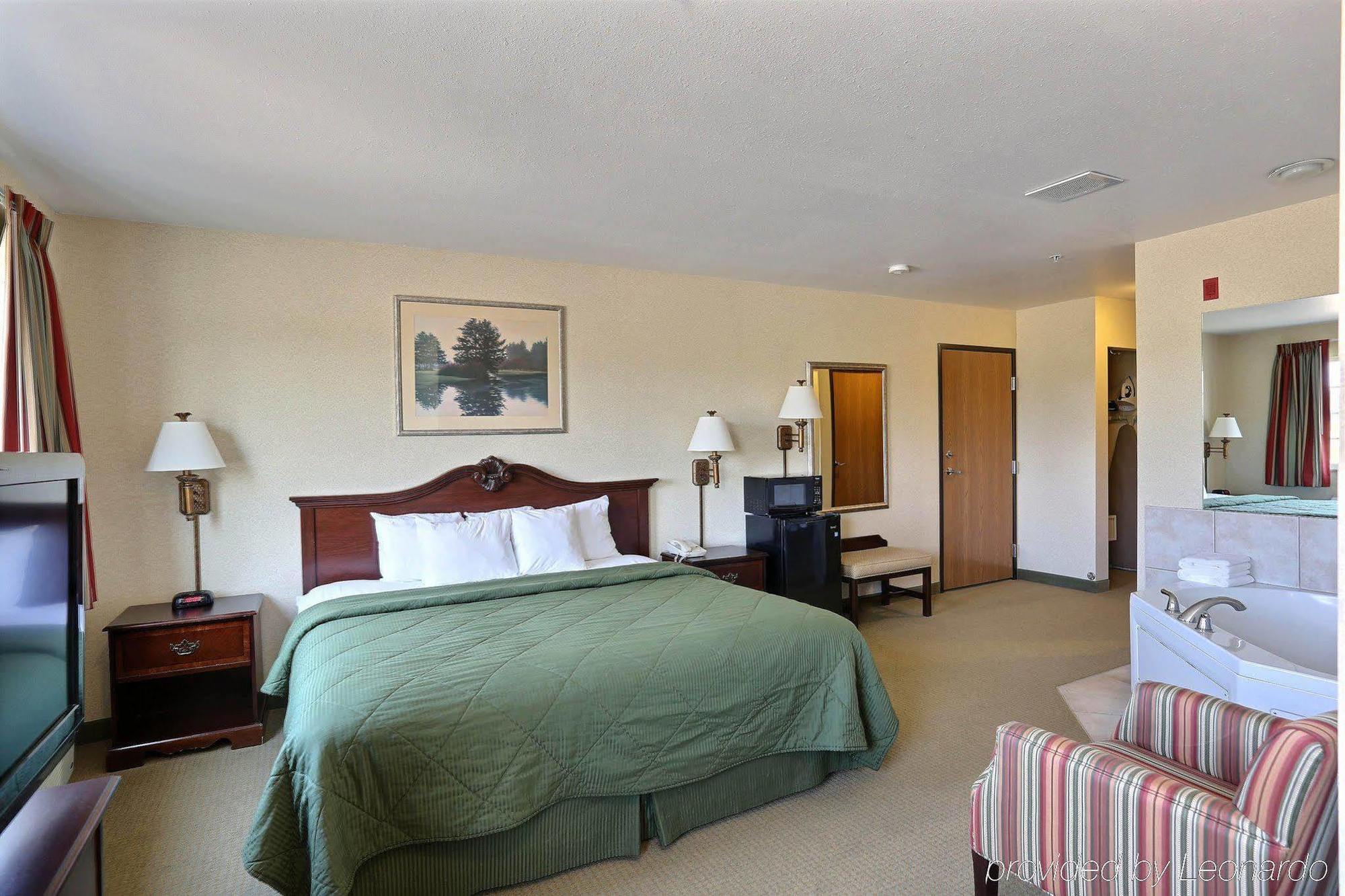 Boarders Inn & Suites By Cobblestone Hotels - Shawano Exteriör bild
