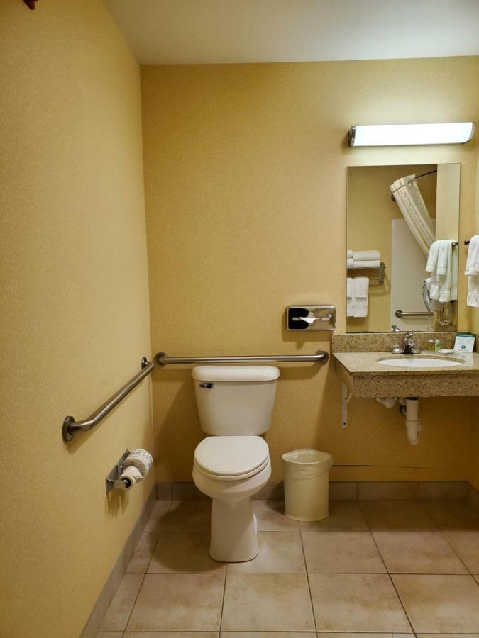 Boarders Inn & Suites By Cobblestone Hotels - Shawano Exteriör bild