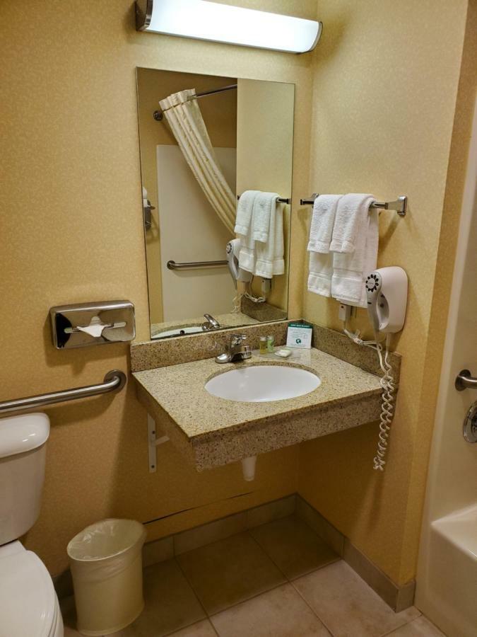 Boarders Inn & Suites By Cobblestone Hotels - Shawano Exteriör bild